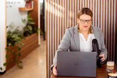 מיכל שלם במשרד